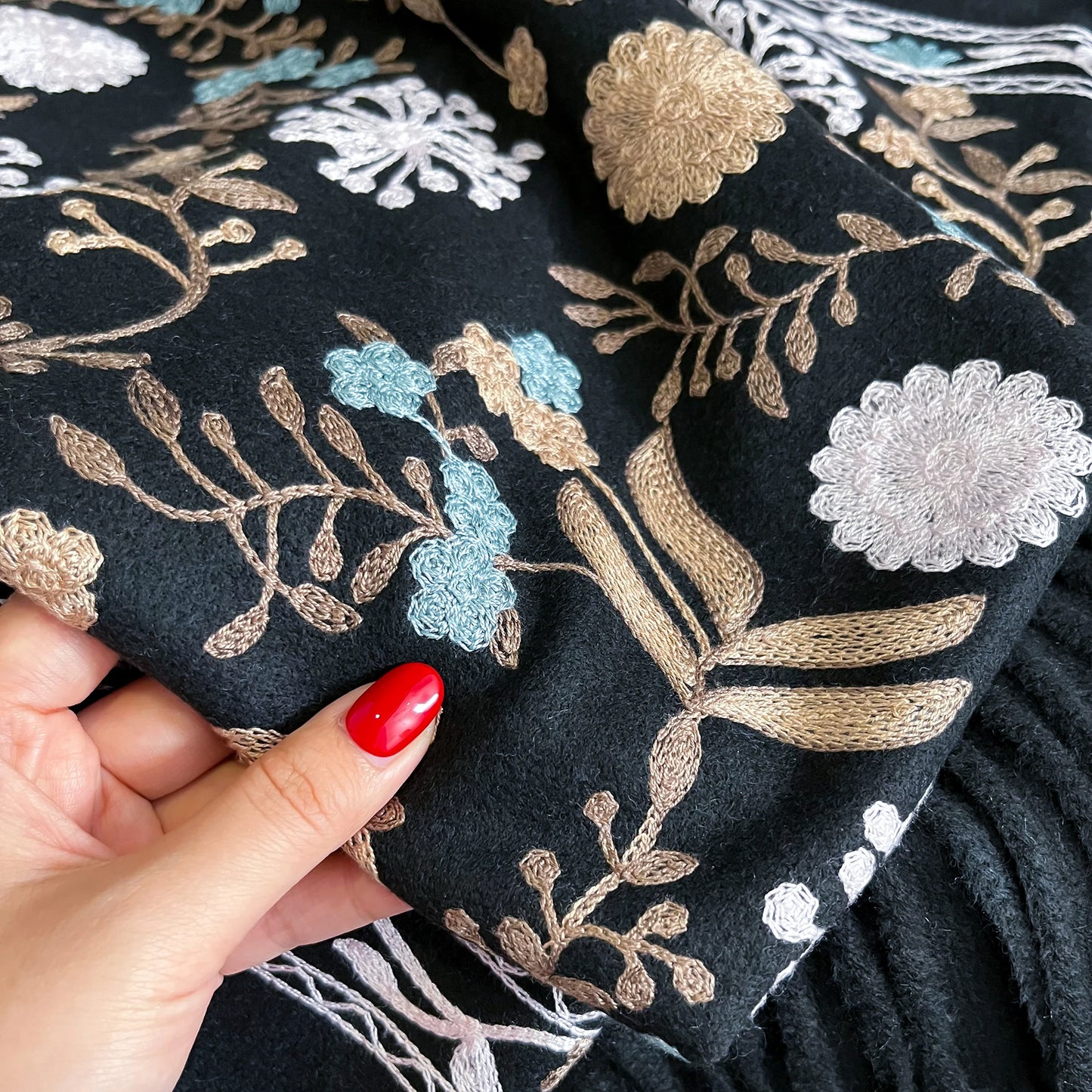 Cozy Lune BloomScarf – Embroidered Cashmere-Blend Scarf