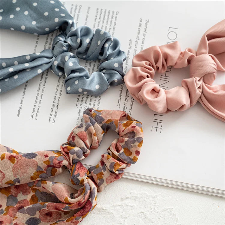 Cozy Lune Satin Ribbon Scrunchie – Elegant Hair Tie with Flowing Bow
