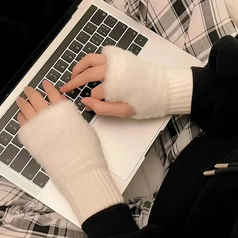 Cozy Lune CloudWarmers – Fluffy Fingerless Arm Gloves
