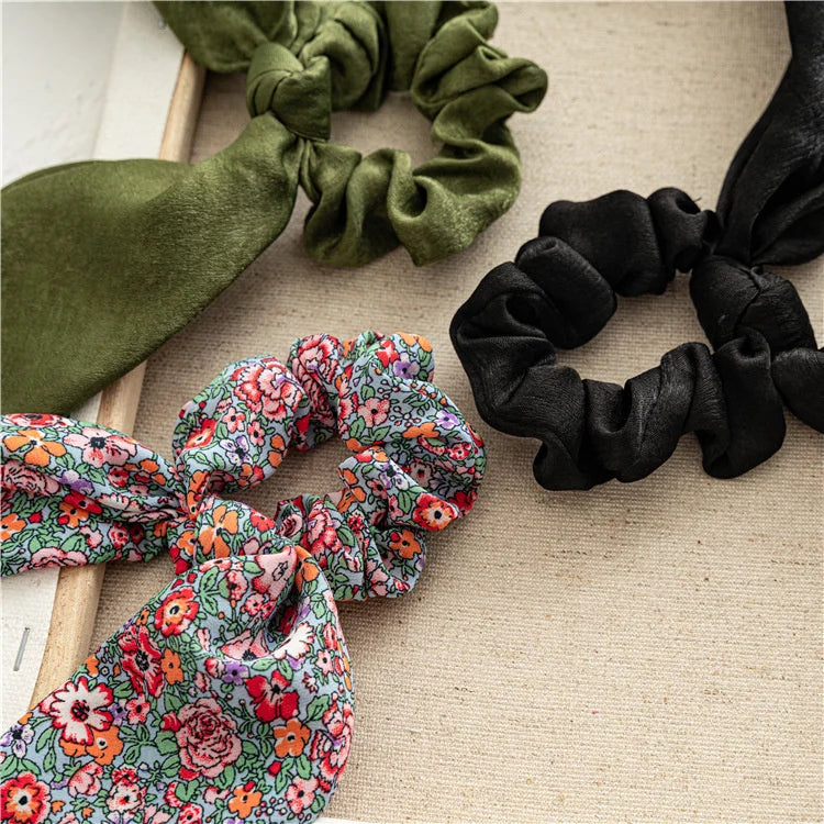 Cozy Lune Satin Ribbon Scrunchie – Elegant Hair Tie with Flowing Bow