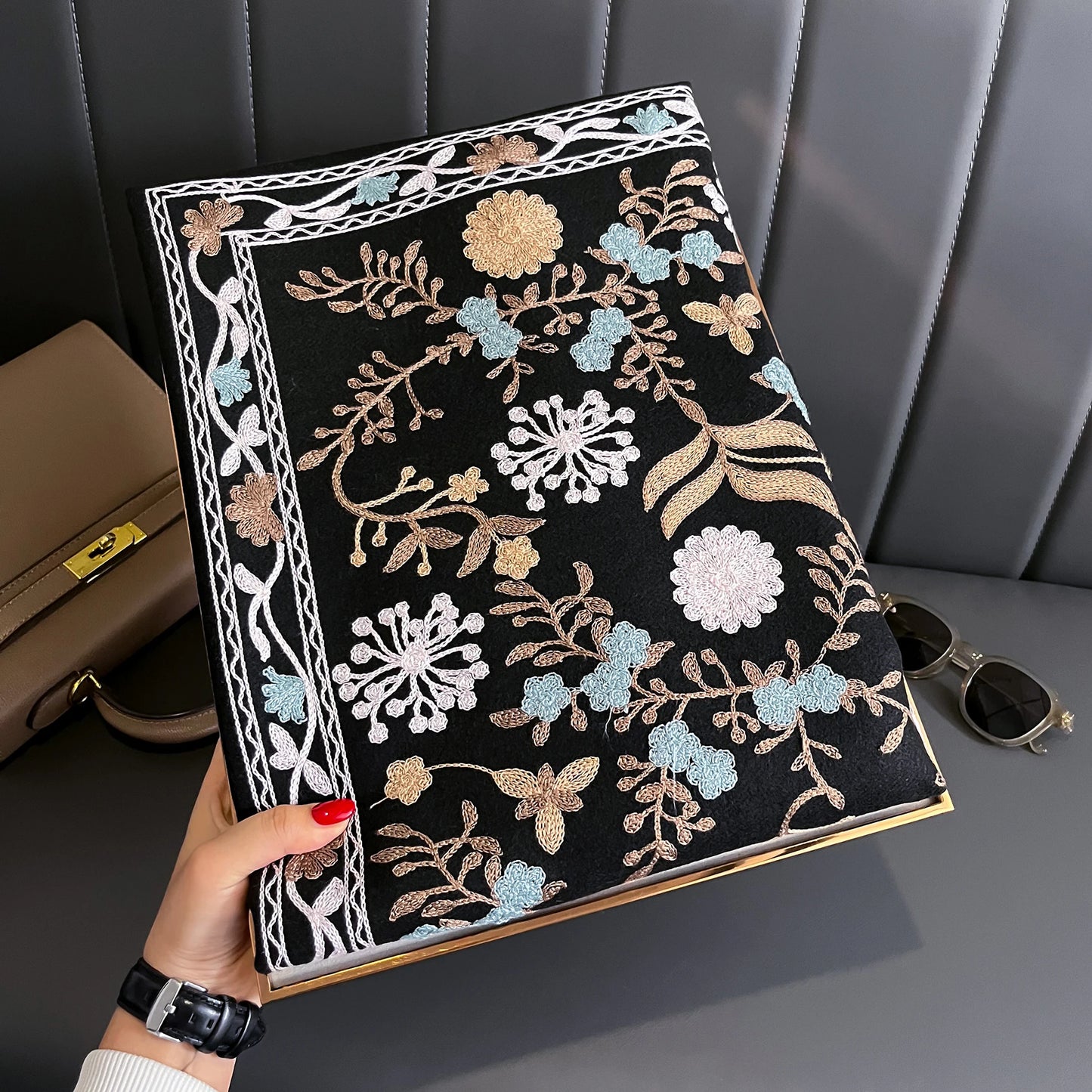 Cozy Lune BloomScarf – Embroidered Cashmere-Blend Scarf