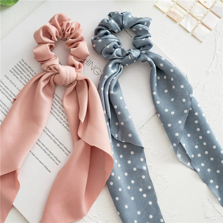 Cozy Lune Satin Ribbon Scrunchie – Elegant Hair Tie with Flowing Bow