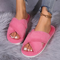 Cozy Lune CloudSlides – Fluffy Cross Slippers