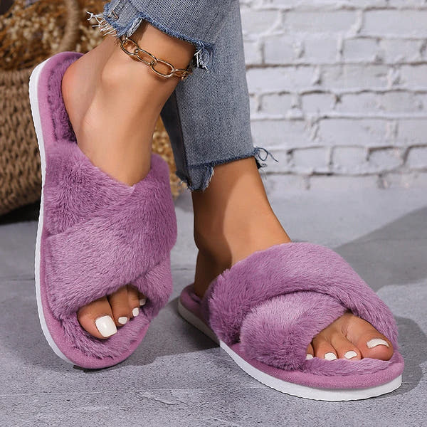 Cozy Lune CloudSlides – Fluffy Cross Slippers